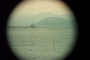 Mercuur seen through the periscope of Dolfijn. Norway, between 5 and 7 Apr 2003. As most periscope shots this photo is taking with a standard digital camera which is held in front of the eye piece of the scope. (Photo: © Official Dolfijn website).